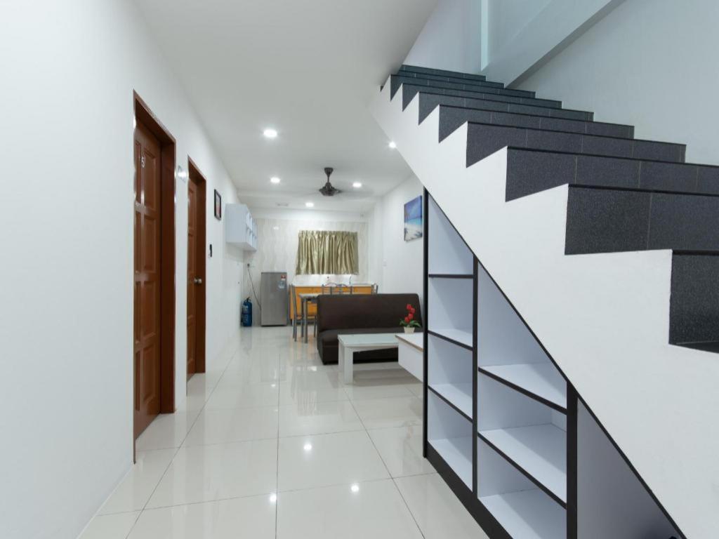 Oyo 44011 Weng Bee Guest House Kota Kinabalu Exterior photo