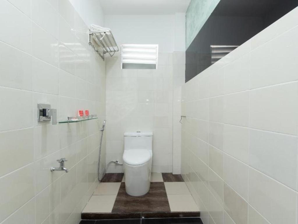 Oyo 44011 Weng Bee Guest House Kota Kinabalu Exterior photo