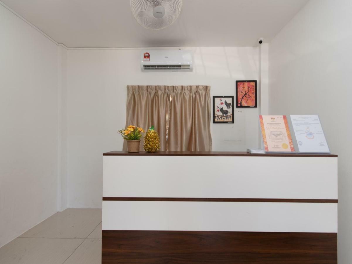 Oyo 44011 Weng Bee Guest House Kota Kinabalu Exterior photo